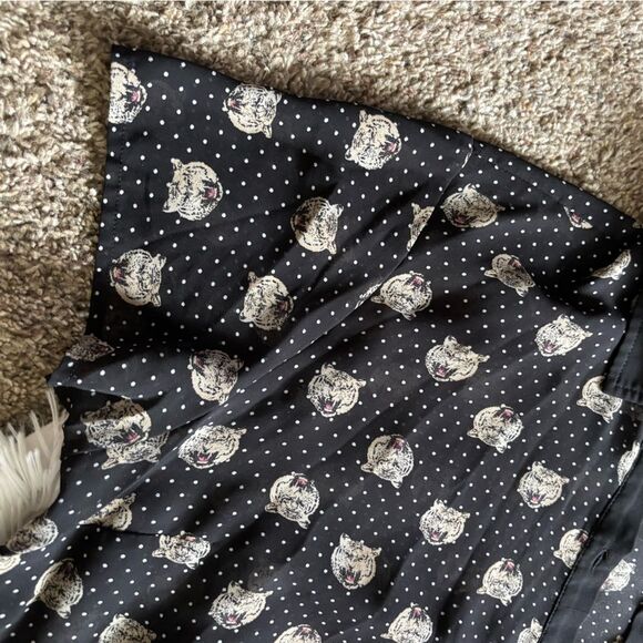 Torrid Sheer Button Down Top Lion Print Black Womens Size 1X HOLE - Picture 4 of 8